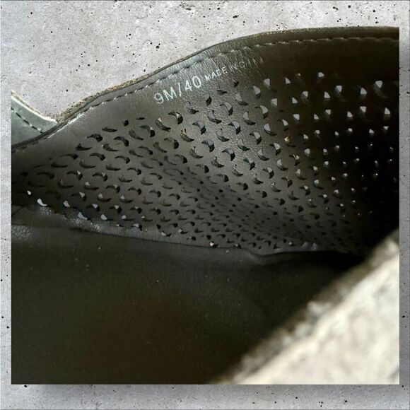 VINCE CAMUTO Paleta Dark Brown/Grey Perforated Nubuck Bootie | US Size 9 (S274) - Picture 9 of 9